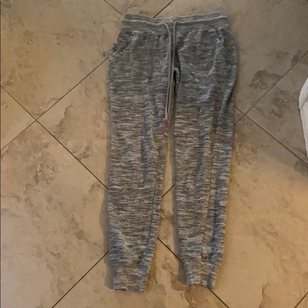 grey sweatpants with grey drawstring